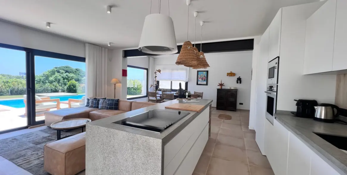 Продажа  отдельно стоящей виллы в Estepona 8