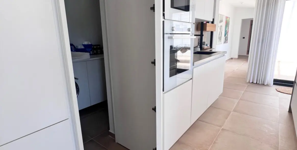 Продажа  отдельно стоящей виллы в Estepona 9