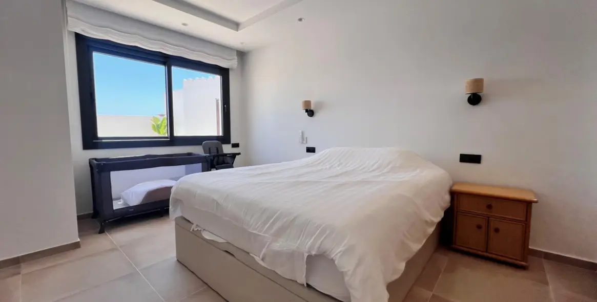 Продажа  отдельно стоящей виллы в Estepona 19