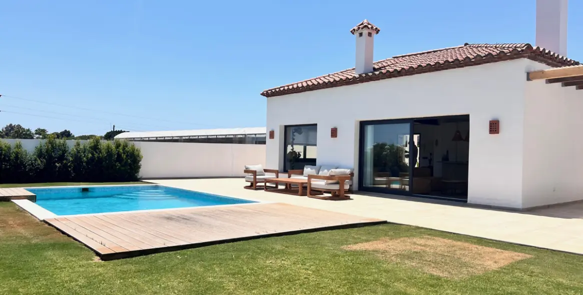 Продажа  отдельно стоящей виллы в Estepona 25