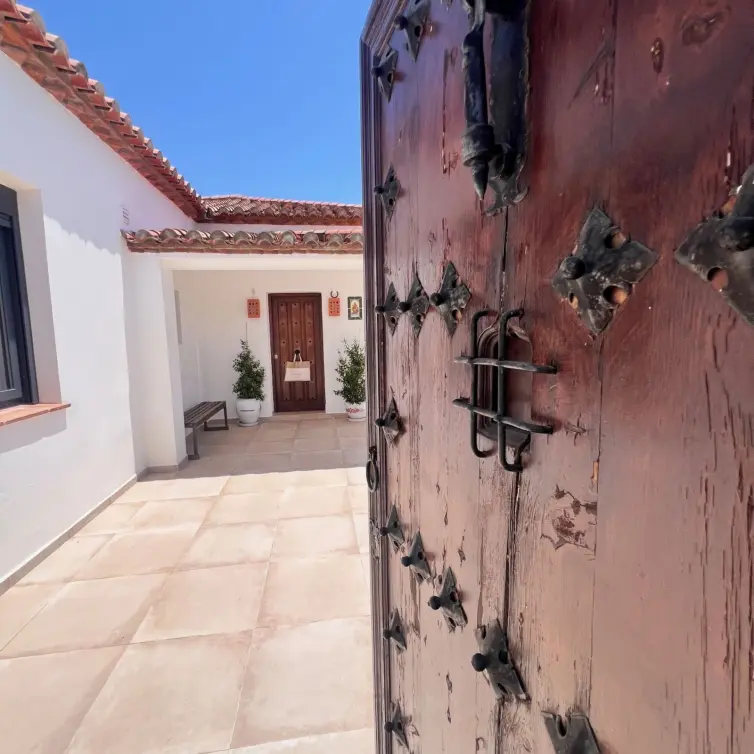 Sale of detached villa in New Golden Mile