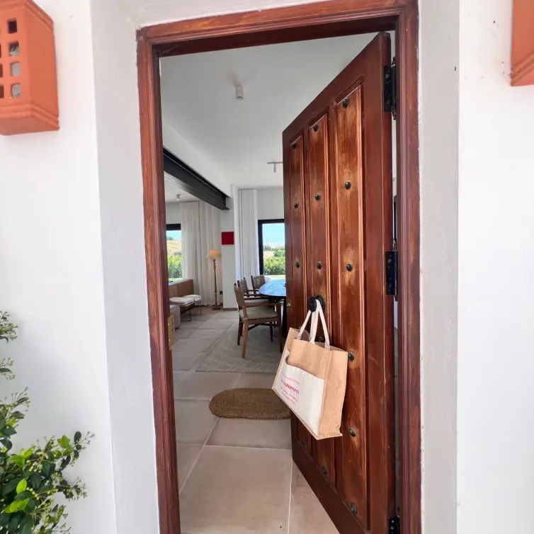 Sale of detached villa in New Golden Mile