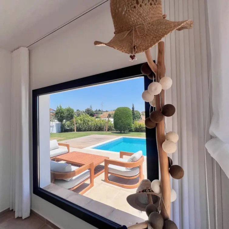 Sale of detached villa in New Golden Mile