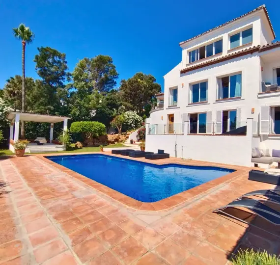 Продажа  отдельно стоящей виллы в Manilva