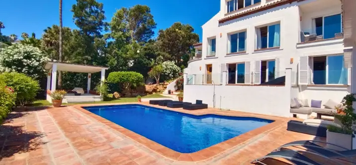 Продажа  отдельно стоящей виллы в Manilva 1