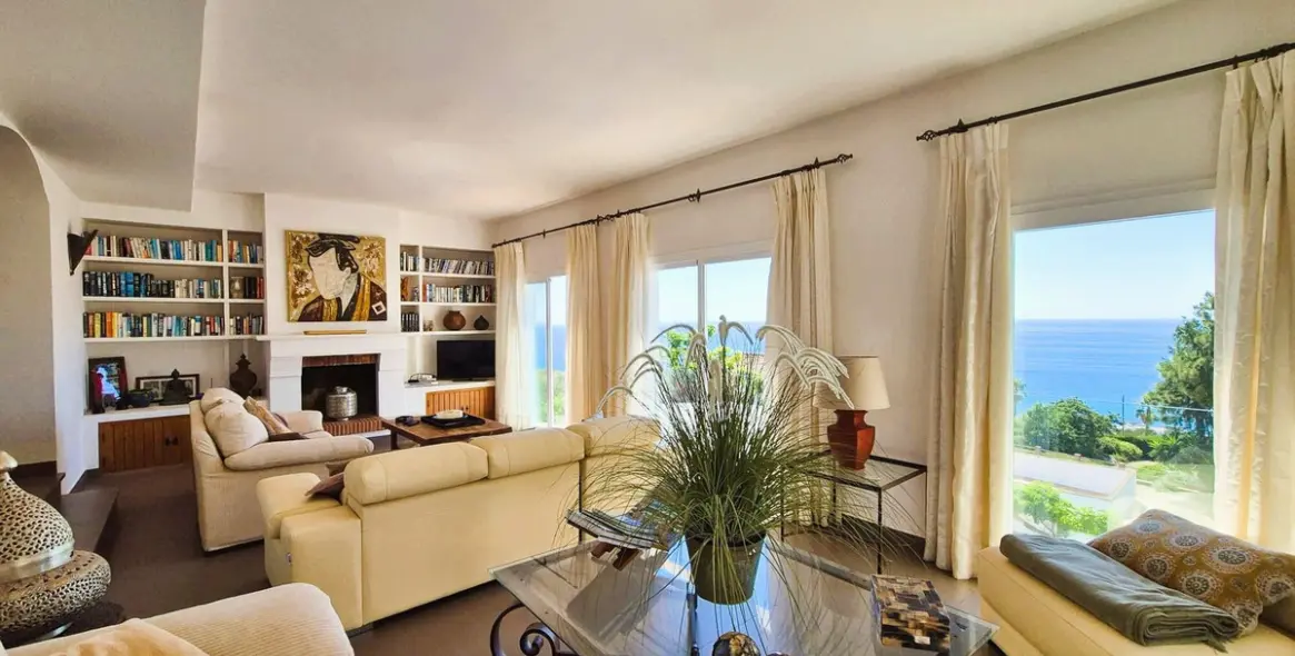 Продажа  отдельно стоящей виллы в Manilva 4