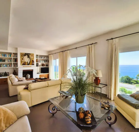 Продажа  отдельно стоящей виллы в Manilva