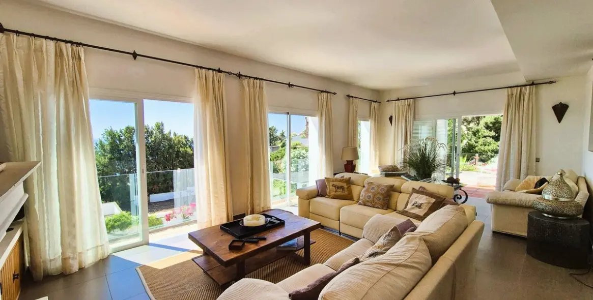 Продажа  отдельно стоящей виллы в Manilva 5