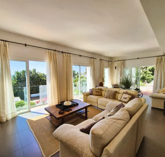 Продажа  отдельно стоящей виллы в Manilva