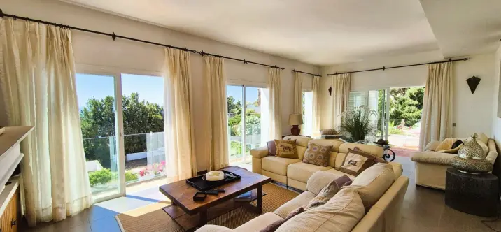 Продажа  отдельно стоящей виллы в Manilva 4