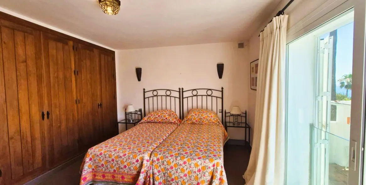 Sale of detached villa in Manilva 23