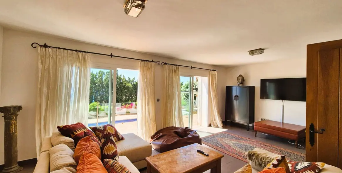 Sale of detached villa in Manilva 24