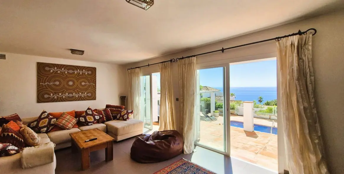 Sale of detached villa in Manilva 25