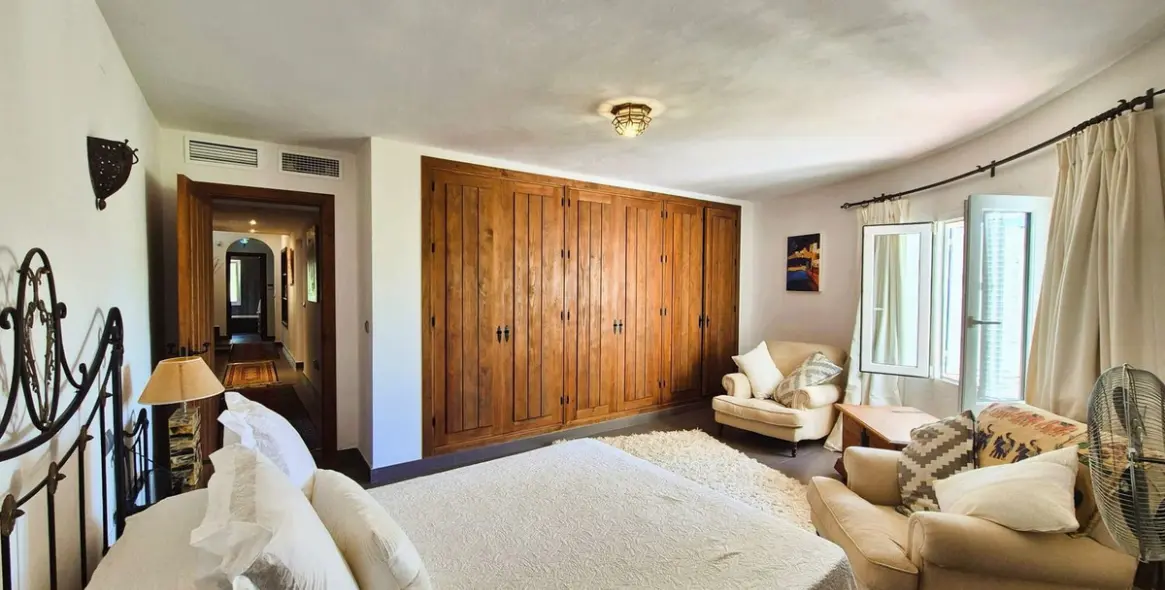 Sale of detached villa in Manilva 28