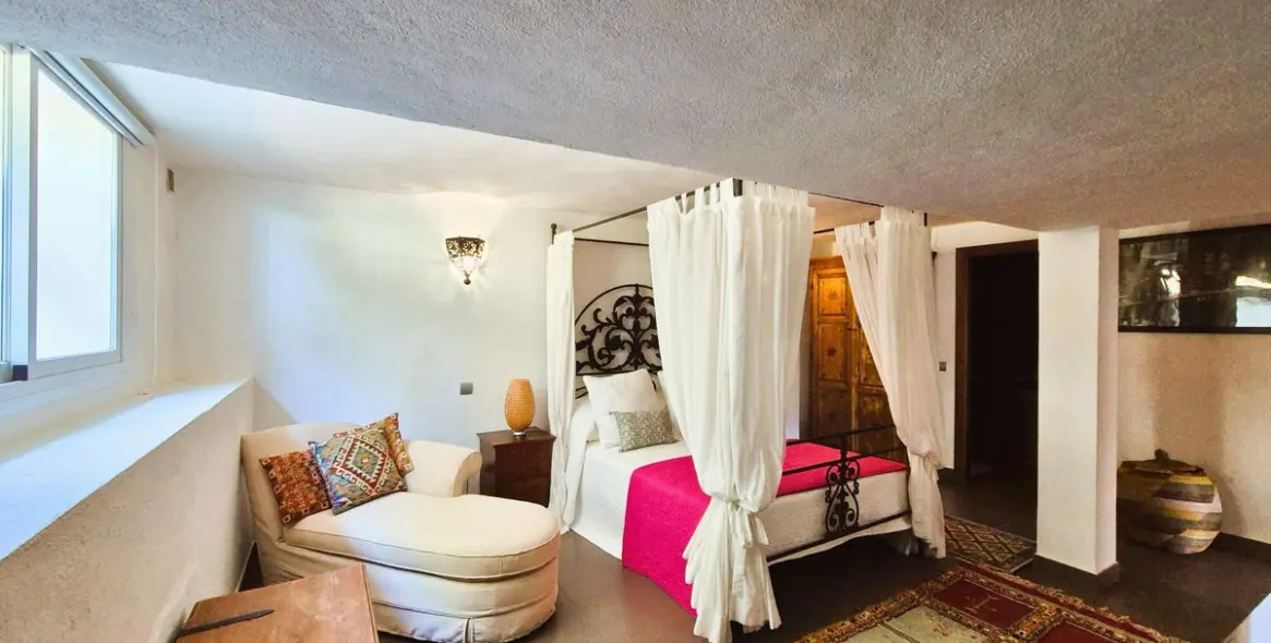 Sale of detached villa in Manilva 30