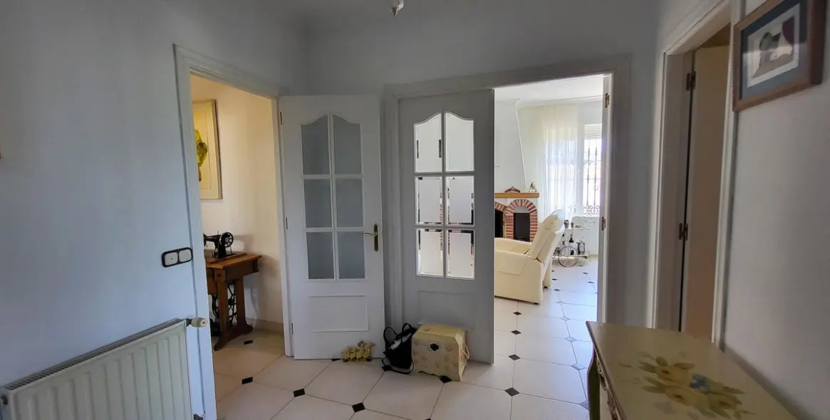 Продажа  отдельно стоящей виллы в Marbella East (район Elviria) 11