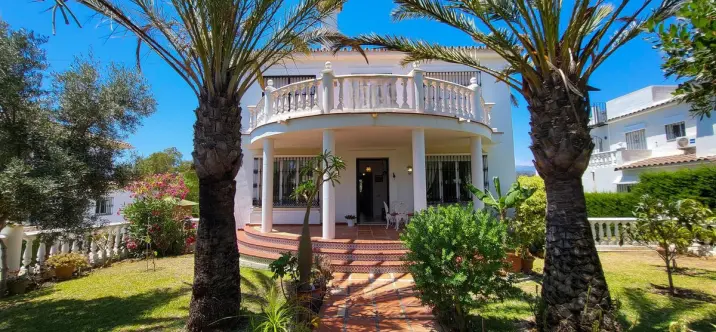 Продажа  отдельно стоящей виллы в Elviria 1