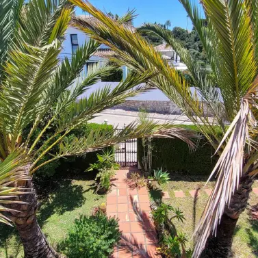 Продажа  отдельно стоящей виллы в Elviria