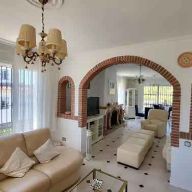 Продажа  отдельно стоящей виллы в Elviria