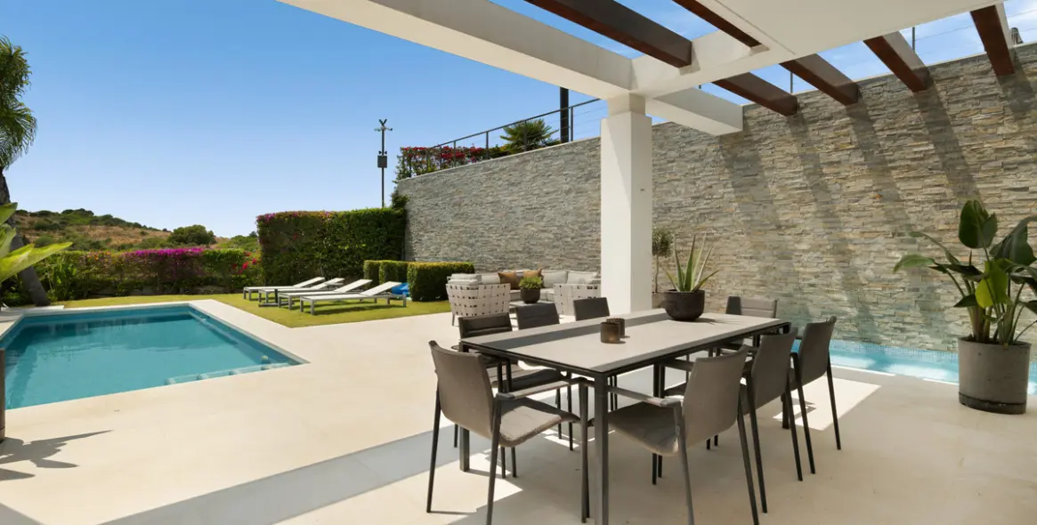 Продажа дома на две семьи в Cabopino 3