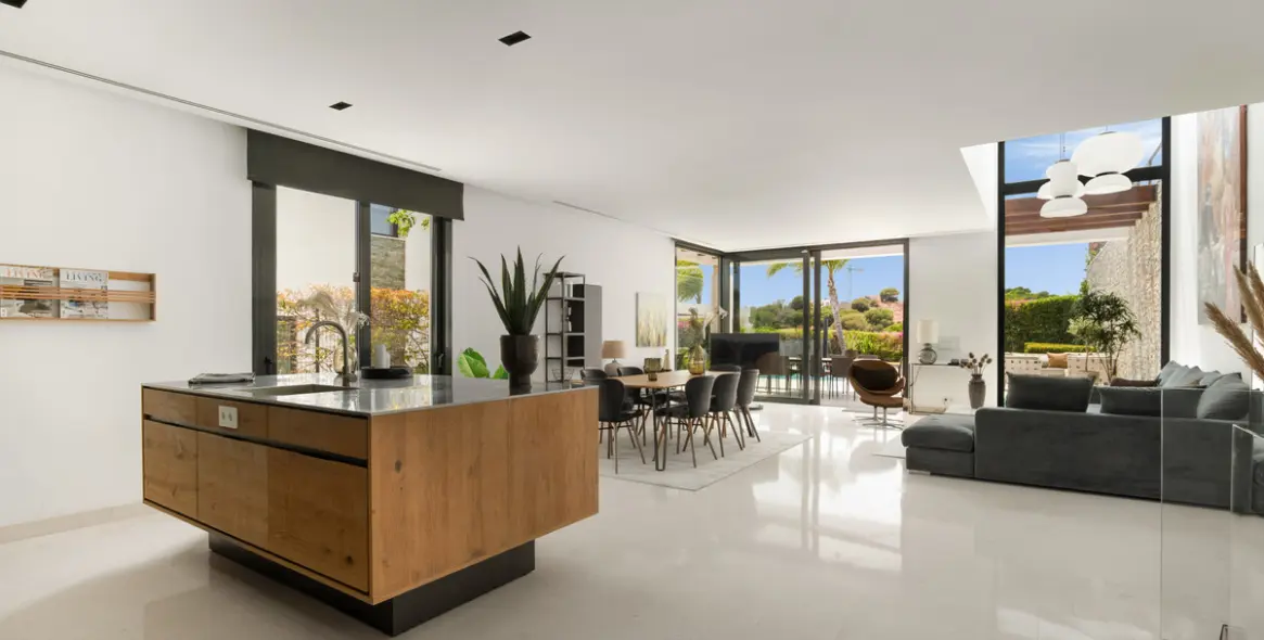 Продажа дома на две семьи в Cabopino 4