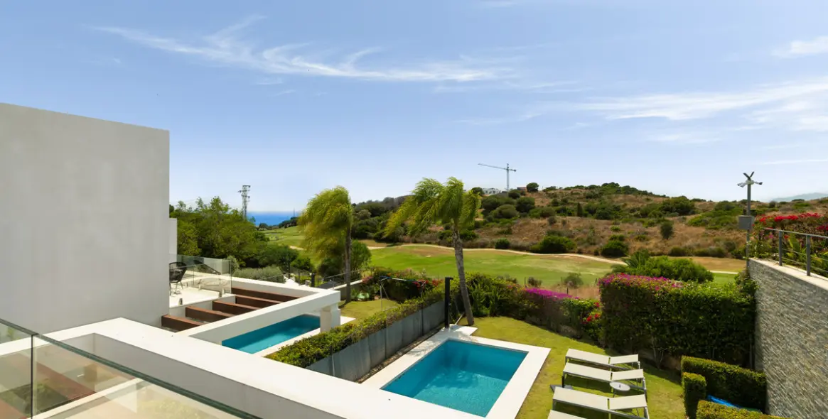 Продажа дома на две семьи в Cabopino 13