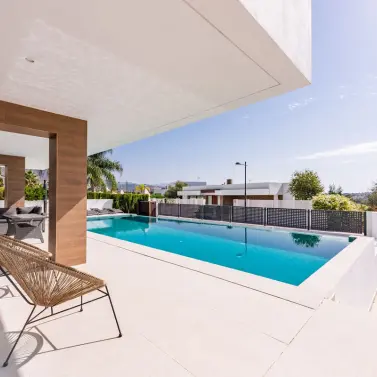 Sale of detached villa in Estepona