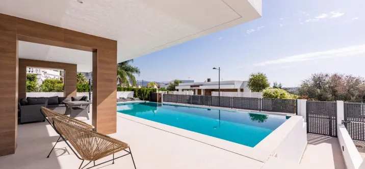 Sale of detached villa in Estepona 4