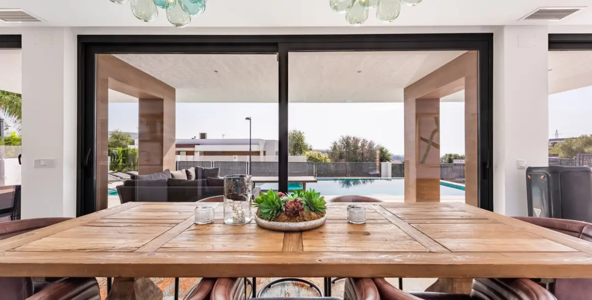 Sale of detached villa in Estepona 9