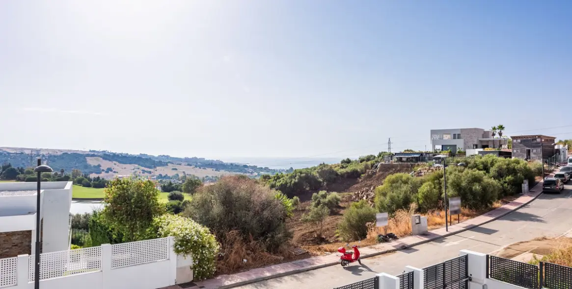 Sale of detached villa in Estepona 15