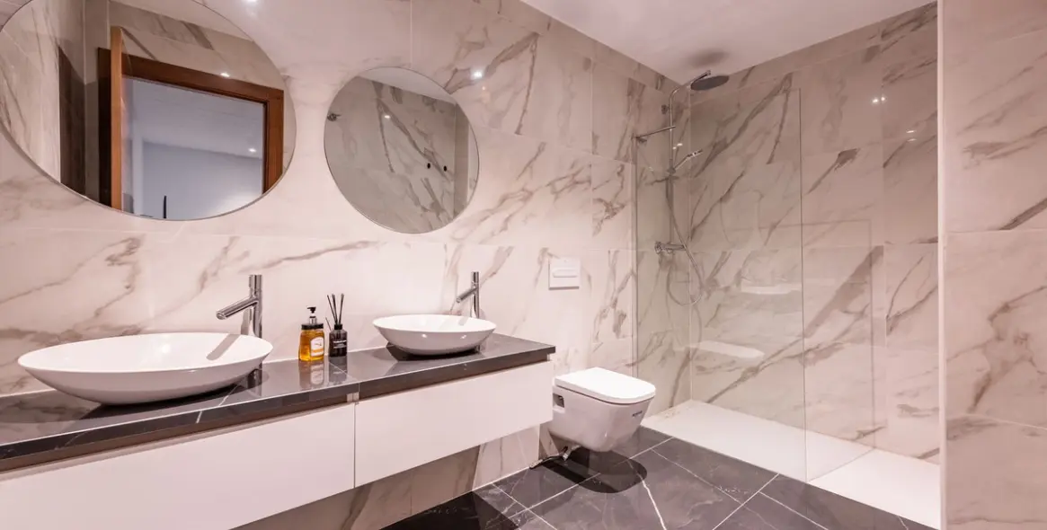 Sale of detached villa in Estepona 19