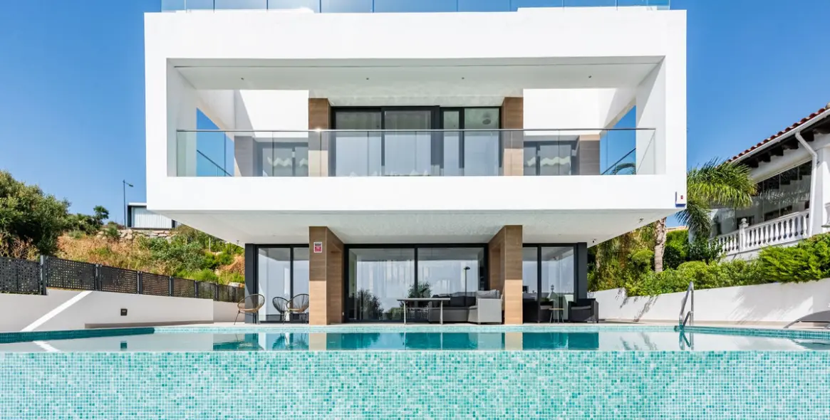 Venta de villa independiente en Estepona 1