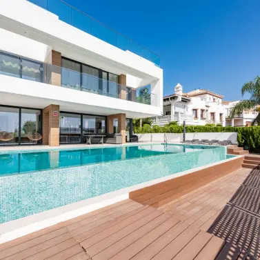 Venta de villa independiente en Estepona