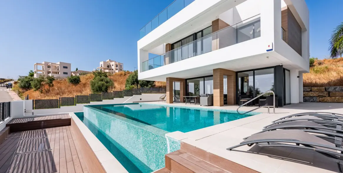 Venta de villa independiente en Estepona 3