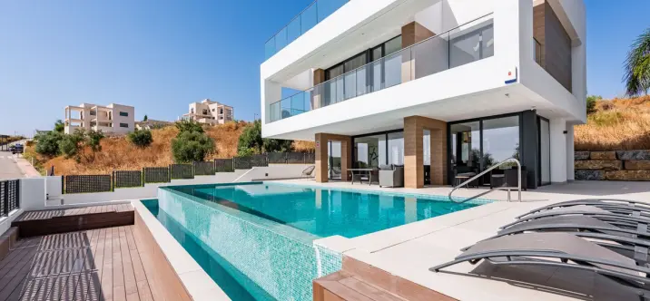 Venta de villa independiente en Estepona 2