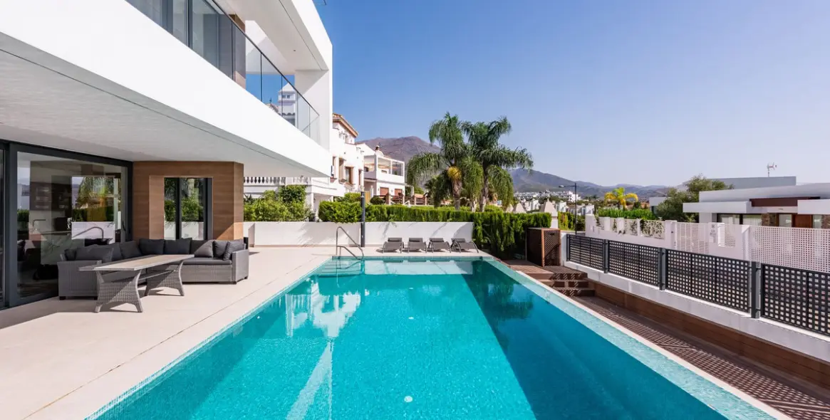 Venta de villa independiente en Estepona 30