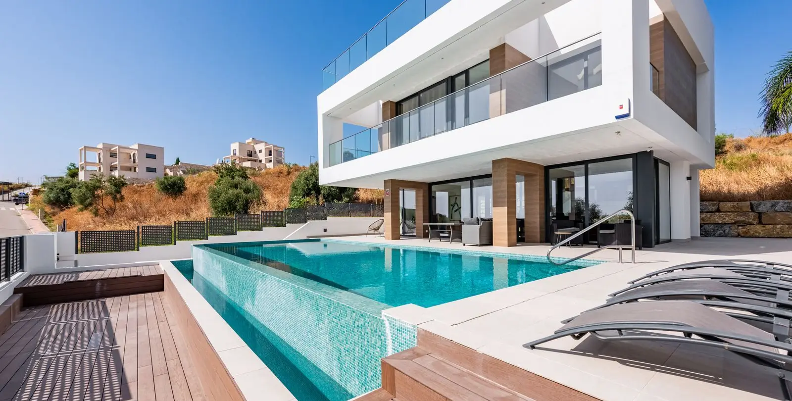 Sale of detached villa in Estepona 3