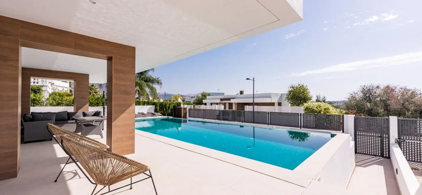Sale of detached villa in Estepona 4