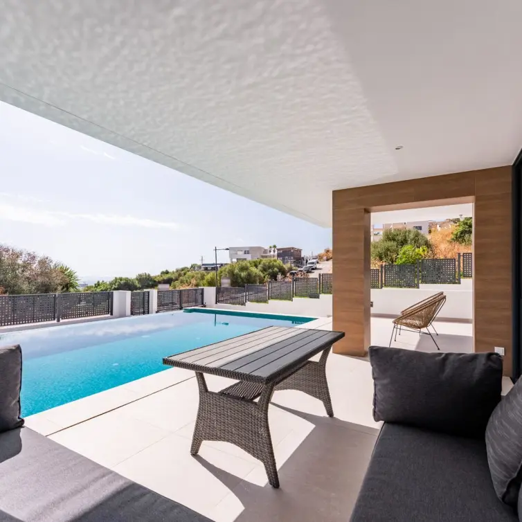 Sale of detached villa in Estepona