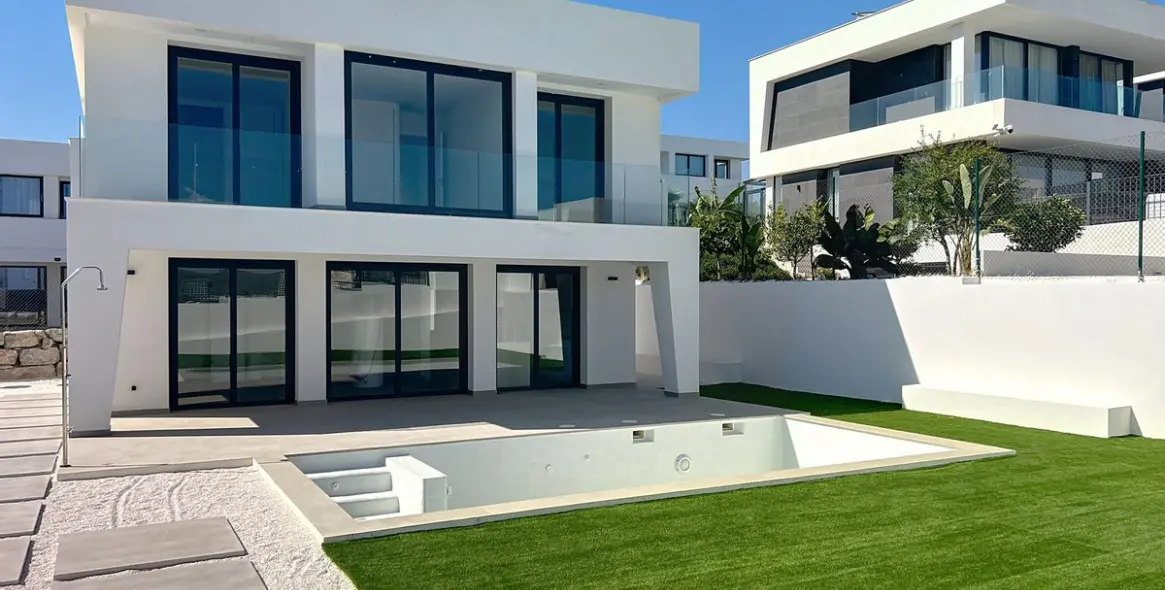 Продажа  отдельно стоящей виллы в Manilva 1