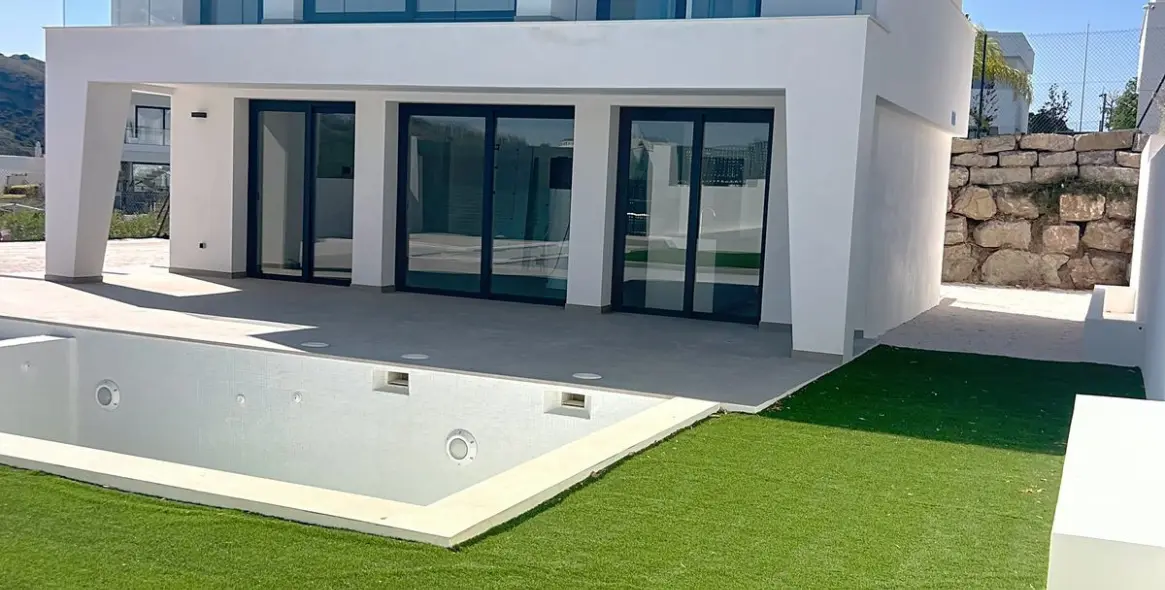 Продажа  отдельно стоящей виллы в Manilva 11