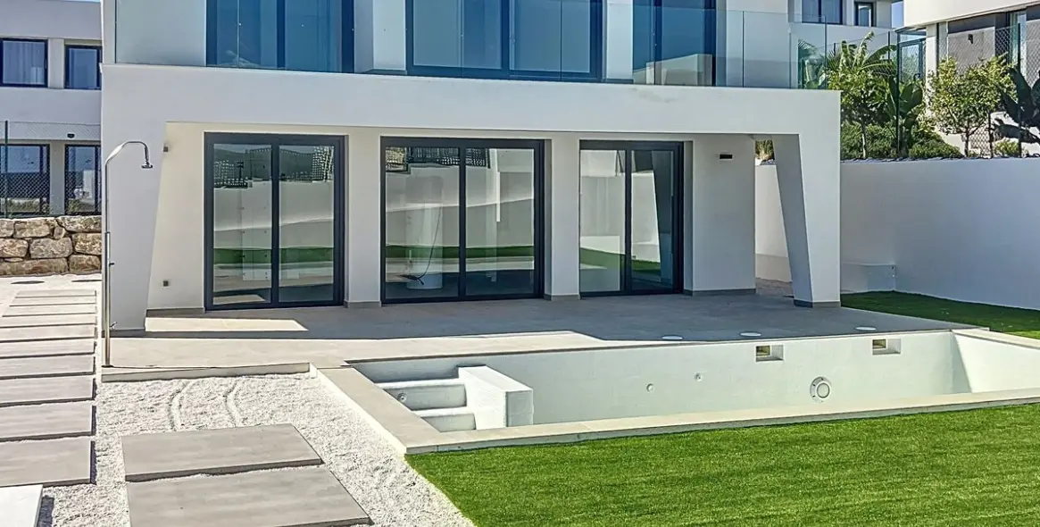 Продажа  отдельно стоящей виллы в Manilva 12