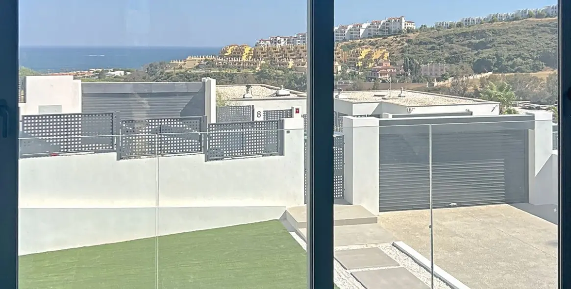 Продажа  отдельно стоящей виллы в Manilva 18