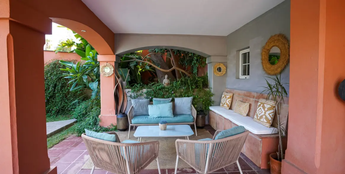 Продажа  отдельно стоящей виллы в Nueva Andalucía 2