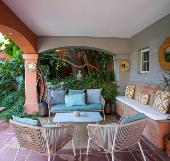 Venta de villa independiente en Nueva Andalucía