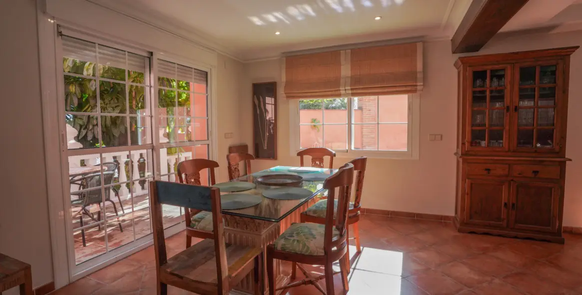 Продажа  отдельно стоящей виллы в Nueva Andalucía 5