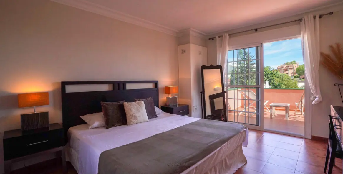 Продажа  отдельно стоящей виллы в Nueva Andalucía 9