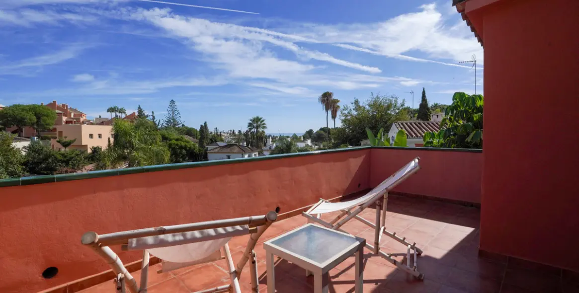 Продажа  отдельно стоящей виллы в Nueva Andalucía 10