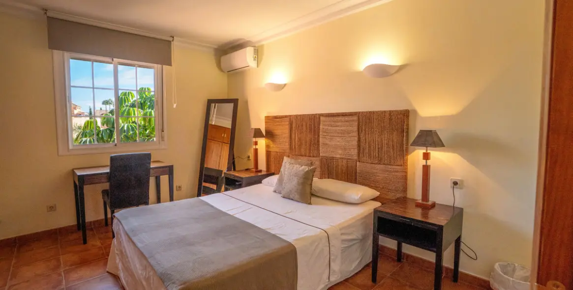 Продажа  отдельно стоящей виллы в Nueva Andalucía 12