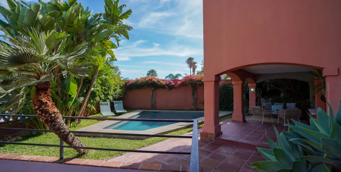 Продажа  отдельно стоящей виллы в Nueva Andalucía 17